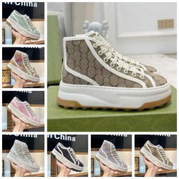 Tennis 1977 Brown Designers Baskets Vert et rouge Web Stripe Casual Chaussures de luxe Femme Chaussure 2023 Fond épais Garniture en daim Designer Casual Chaussures