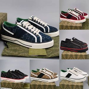 Tennis 1977 Canvas Sneaker Designers Chaussures pour femmes Italie Italie Green et Red Stripe Rubber Sole Luxurys Sneakers Chaussures