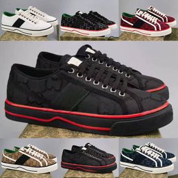 Tennis 1977 Chaussures décontractées Luxurys Designers Mens Shoe Italie Green Red Stripe Rubber Sole Solet Cotton Low Top Men Sneakers Size 40-46