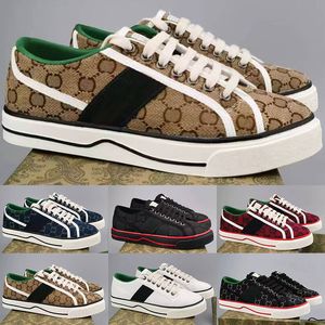 Tennis 1977 Chaussures décontractées Luxurys Designers Mens Shoe Green All Red Web Stripe Rubber Sole Stretch Cotton Low Top Men Sneakers 40-46