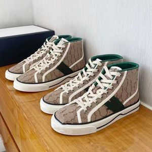 Tennis 1977 baskets haut de gamme Designer hommes femmes chaussures Beige toile d'ébène vert et rouge Web 77 broderie chaussure de luxe 01