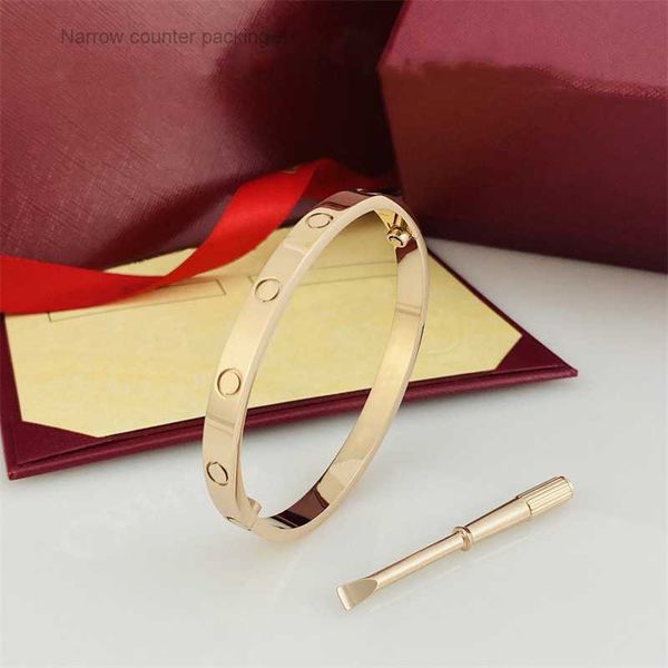 Bracelet de tennis bracelets de luxe Men Love Valentines 18k Gold plaqué pour les fêtes de mal des transports