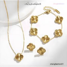 Classic 4 Four Leaf Clover Luxury Designer Bijoux de bijoux Diamond Shell Fashion Femmes Boucles d'oreilles Boucles d'oreilles