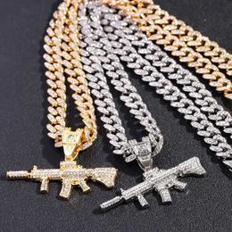 Tennis Hip Hop Iced Out Crystal Ak47 Gun Pendant Collier Cubain Mens Luxury CZ Collier de chaîne de tennis Collier Punk Rock Bijoux D240514