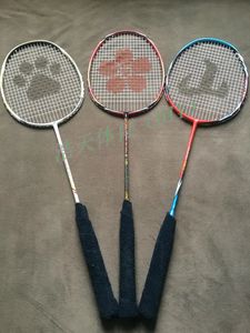 Las cuerdas de las raquetas de tenis en la raqueta de bádminton se pueden personalizar L2084SPE 231201