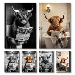 Toilettes affichées pour la vache Toile de la vache PEINTURE BAIN-BUAGE ET IMPRESSION DE VINE MALLE EN BLAQUE ET BLANC DÉCORATION DE LA SALLE J240505