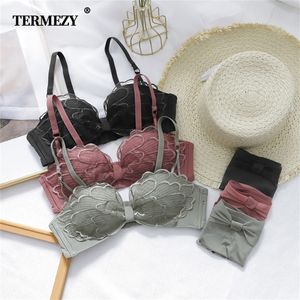 Termanzy nieuwe mode sexy lingerie set kanten vleugel bh -set dames push -up kanten ondergoed persoonlijkheid bh en panty set brassiere t200602