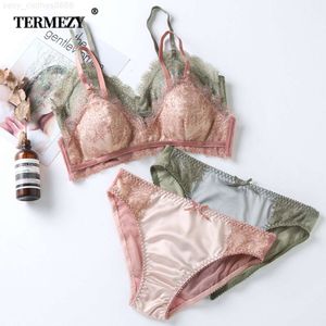 Termezy Nueva ropa interior de mujer Conjunto de bragas de satén sin alambre y conjunto de sujetador de encaje sexy Lencería hueca Sujetador de pestañas Bralette LJ201026