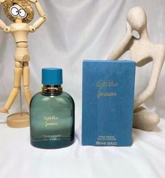 Test lichtblauwe man parfum geur voor mannen