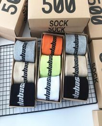 Textile Designer Hommes Chaussettes SAISON 6 CALABASAS Skateboard Mode Lettre Imprimé Chaussettes Longues Chaussettes De Sport Bas Hip Hop2683776