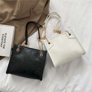 Texture et Western Style Femmes Été 2024 Populaire Nouvelle mode décontractée pour la chaîne Girls Small Square Sac 78% sur magasin en gros