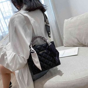 Texture Niche Bag Female 2021 New Fashion Korean Version Foreign Style Handbag Lingge Single Shoulder Messenger Bag