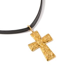 Pendentif croix en acier inoxydable texturé, collier de corde en cuir, bijoux d'or à 18 carats féminins en gros en gros