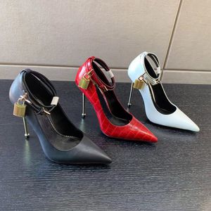 Pumps à crampes en cuir TF Chaussures habillées 105 mm ceinture de cheville à talons hauts à talons de luxe pointu de concepteurs de luxe chaussure de fête avec boîte