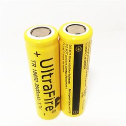 De 18650 3800 mah lithiumbatterij 3,7 V kan worden gebruikt voor felle zaklampen en elektronische producten hebben geel en blauw