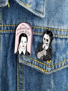 De Addams Family Geïnspireerd Woensdag Addams Donkere Emaille Pins Badge Denim Jas Sieraden Geschenken Broches Voor Vrouwen Mannen4835067