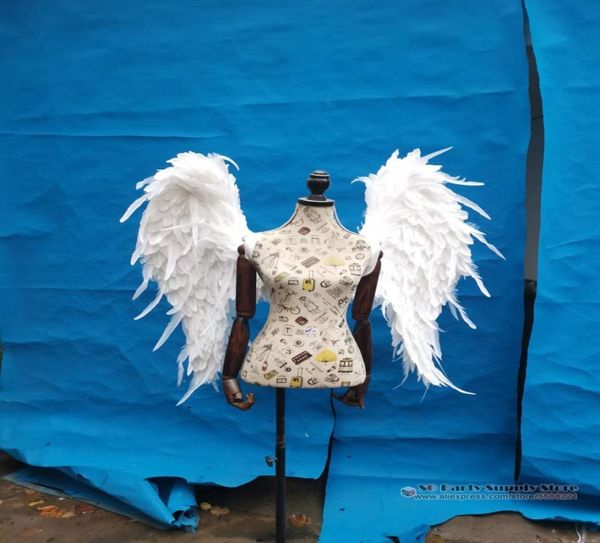 The Anniversary Pographie Creative Accesstes Lady posant des accessoires Big Big White Feather Angel Women Femmes Shoot Accessories1499276