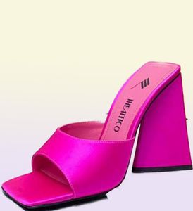Las sandalias de tacón de Attico Rose Devon zapatillas Satin Satin Chunky Square Toe Heels Zapatos Slip on Slides Open Toes Shoe WOM5101834