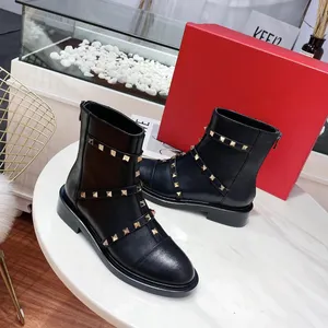 Les meilleures bottines femmes bottes de créateur en cuir véritable noir décontracté fermeture éclair tissu élastique fond plat bottes Martin rivetées décoration mode botte de moto