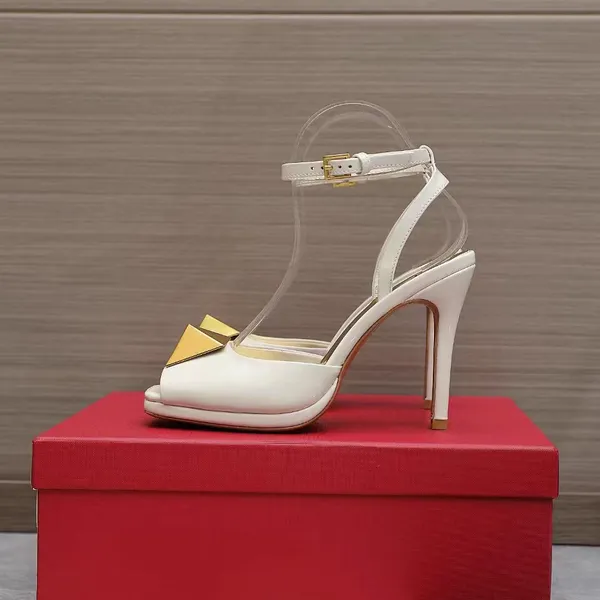 La mejor marca Sandalias con boca de pez Plataforma de moda para mujer con cuero genuino Zapatos de diseñador de lujo Decoración con botones cuadrados de cristal Zapatos de vestir de satén informales