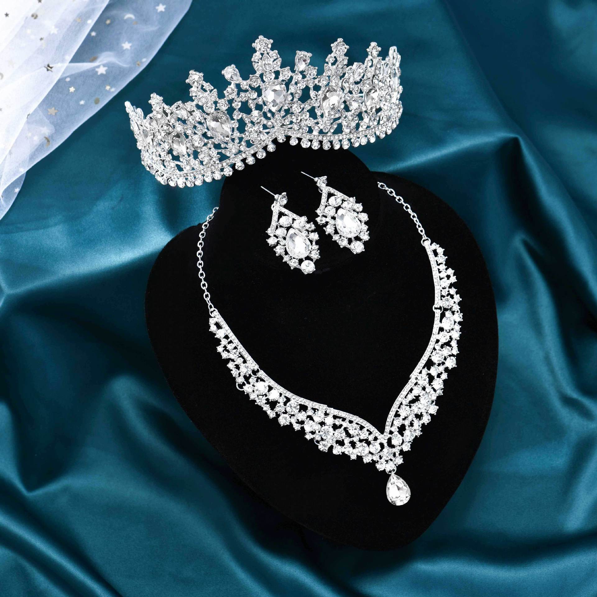 Headpieces Det bästsäljande high-end bruden bröllopskrona halsband örhängen tredelad set vit kristall handgjorda fina hantverk