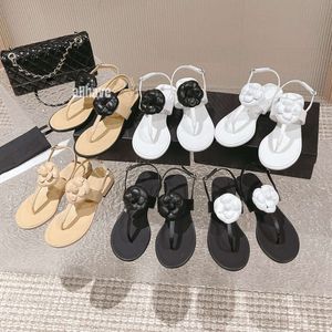 La meilleure version de pantoufles de marque, petites sandales parfumées en peau de mouton pour femmes, chaussures à talons bas et fond plat, 2023