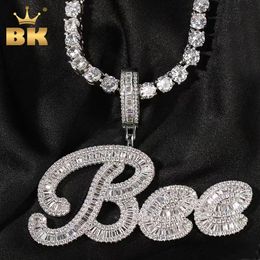 De Bling King Custom Brush Cursive Letter Naam Hangketting Iced Out Bageutte Cubic Zirconia Chain Necklace Hiphop Jewelry 240411