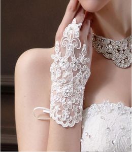 Les gants de dentelle de mariage de la mariée crochet perlé perlé qui ne gants pas gants courts gants entiers blancs et rouge1791755