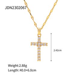 Collier croix Jésus en acier inoxydable incrusté de zircon blanc ne se décolore pas, bijoux