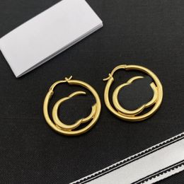 Le créateur a conçu des boucles d'oreilles élégantes et exquises adaptées à la mode féminine comme cadeau d'anniversaire, Halloween, Noël.