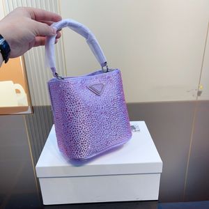 Designer Luxe Full Diamond Bucket Bag is duurzaam en voortreffelijk en dezelfde stijl is S met doosimple en praktisch