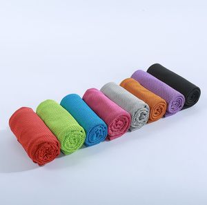 La dernière serviette de taille 90x30cm, le matériau en fibre ultra-fine peut rapidement refroidir les serviettes froides sportives extérieures, supporter le logo personnalisé
