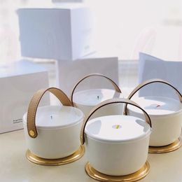La última fragancia de vela de perfume de aromaterapia Iv 220 g Dehors II Neige Feuilles d'Or lle Blanche L'Air du Jardin con caja de regalo sellada