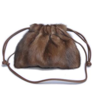 Le dernier sac en cuir noble d'automne et d'hiver en fourrure de vison pour femme en cuir avec cordon de serrage en cuir sac à bandoulière sac à bandoulière 28 * 6 * 20