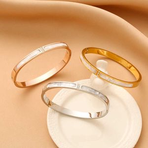 De nieuwste lichte luxe sieradenarmband nieuwe witte armband met diamanten minimalistisch met origineel logo cartter