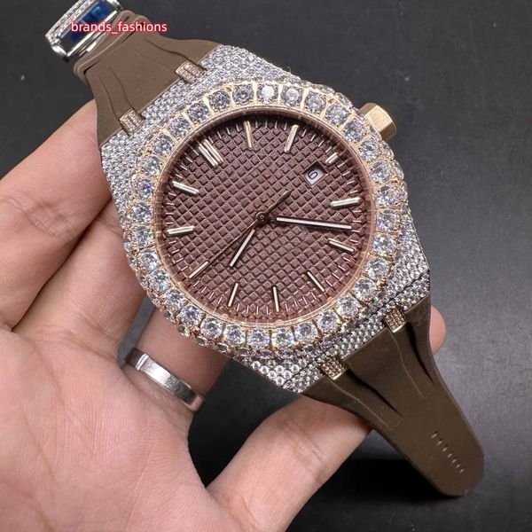 La dernière montre à diamant glacé pour hommes, boîtier en or rose 2 tons, cadran marron, montre à mouvement automatique 8215, brillante, bonne, le roi des boîtes de nuit, bracelet en caoutchouc