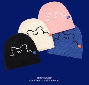 De nieuwste feestmutsen, schattige beer geborduurde wollen hoed voor vrouwen Houd warm veelzijdig. Er zijn veel stijlen om uit te kiezen, en aangepaste logo's worden ondersteund.