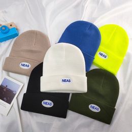 Les derniers chapeaux de fête, bonnet en laine tricoté NEAS pour garder au chaud, de nombreux styles au choix, prennent en charge le logo personnalisé