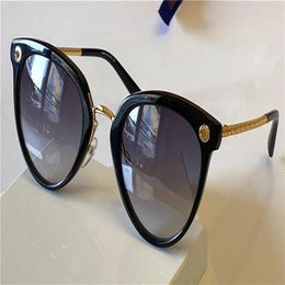 Les lunettes de soleil de conception de mode du dernier style 1043 Big Size Cat Eye Couleur assortie Cadre de qualité supérieure Protection des jambes en petits caractères Eyewea2928
