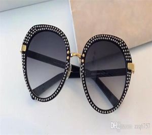 El último estilo de marco de placas de gafas de sol de mujer de moda con remaches de alta calidad de estilo popular de estilo popular UV 400 con origen1287390
