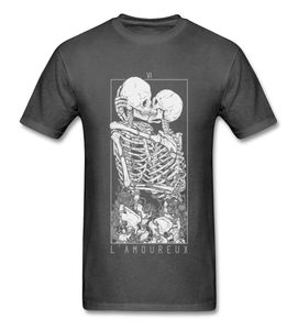 Los amantes Sweet Kiss Skull Tshirts Hug Me Pure Cotton Pare Skeleton Sklull T Shirt Men Pascua Día de la Muerte Punk Estilo Tamisetas LJ201699377