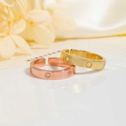 The Magic Three Rings of Love Pure Round Ring pour les femmes avec une tendance de mode personnalisée simple et polyvalente petite avec des anneaux originaux de Cartiraa