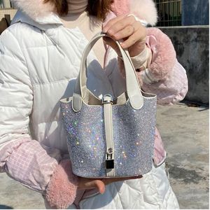 De nieuwe mand Moeder Niche Set Auger Platinum Cool Street Trend Platinum Lock Bucket Bag Handtas Schouder heldere schoudertas