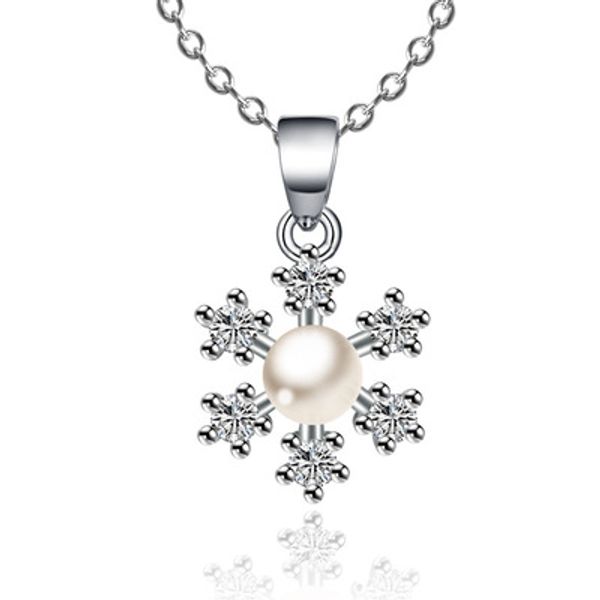 Le nouveau collier pendentif en perles de cristal pendentif modèles coréens mode bijoux en plaqué argent simple forme de flocon de neige collier pendentif en diamant