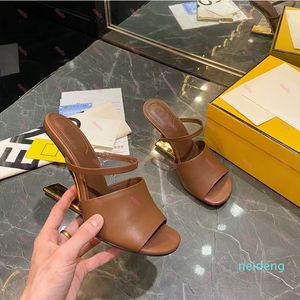 De nieuwe mode schoenen dia's sexy teen slippers dames sandalen luxe ontwerp duidelijke hakken vrouwen muilezels 8989