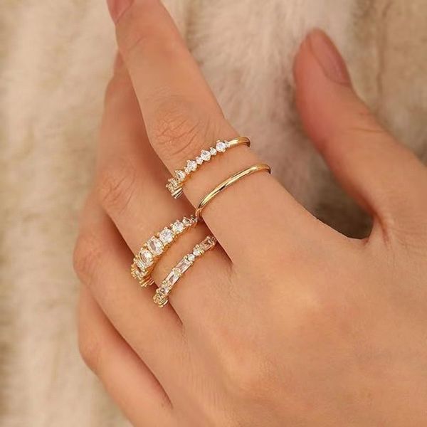 La nouvelle bague en or avec diamant est un incontournable pour les fêtes de la Saint-Valentin en titane