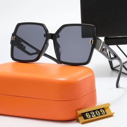 Les nouvelles lunettes de soleil Outdoor Deluxe Classic 6209 conviennent aussi bien aux hommes qu'aux femmes avec des lunettes de soleil élégantes et raffinées.