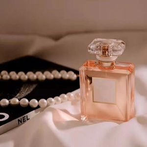 Le nouveau parfum pour femme Mademoiselle pour femme Eau De Parfum Spray 3.4 Fl. Oz. once. / 100ML Parfums De créateur de luxe