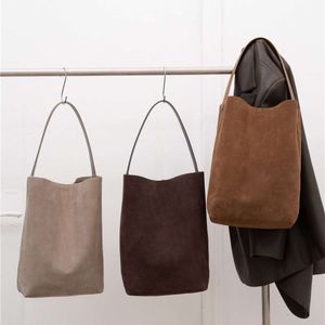 La nouvelle rangée simple sac de seau en cuir grande capacité en daim sac à main