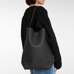 Le sac en rang Dong Jie Commu au fourre-tout paresseux grande capacité One épaule Handheld Cowe Tote Tote Women's Bag 240415